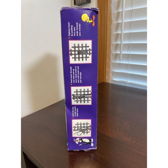 1994 Looney Tunes Daffy Duck Latch Hook Kit 13"x13" Craft Set Acrylic Yarn USA - Picture 3 of 7